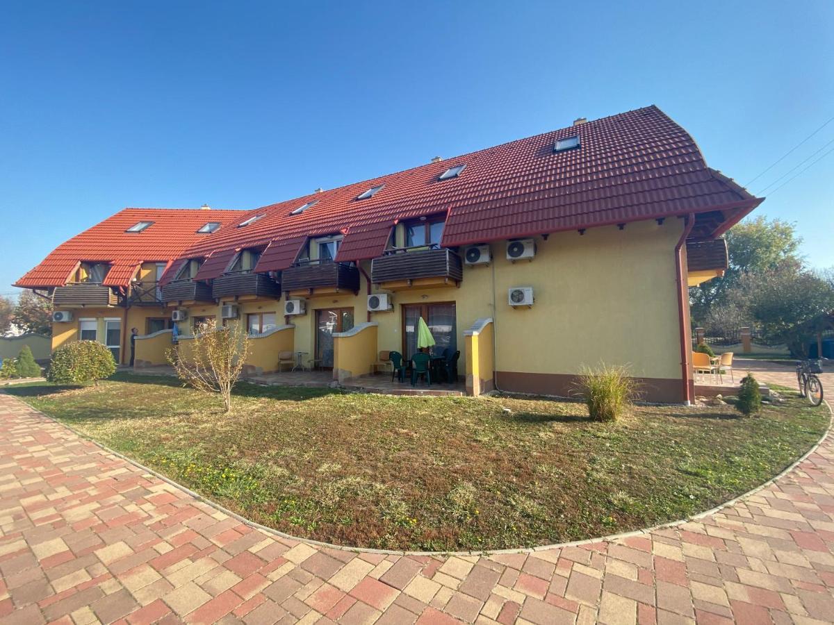 Mimi Apartman Daire Gyula Dış mekan fotoğraf